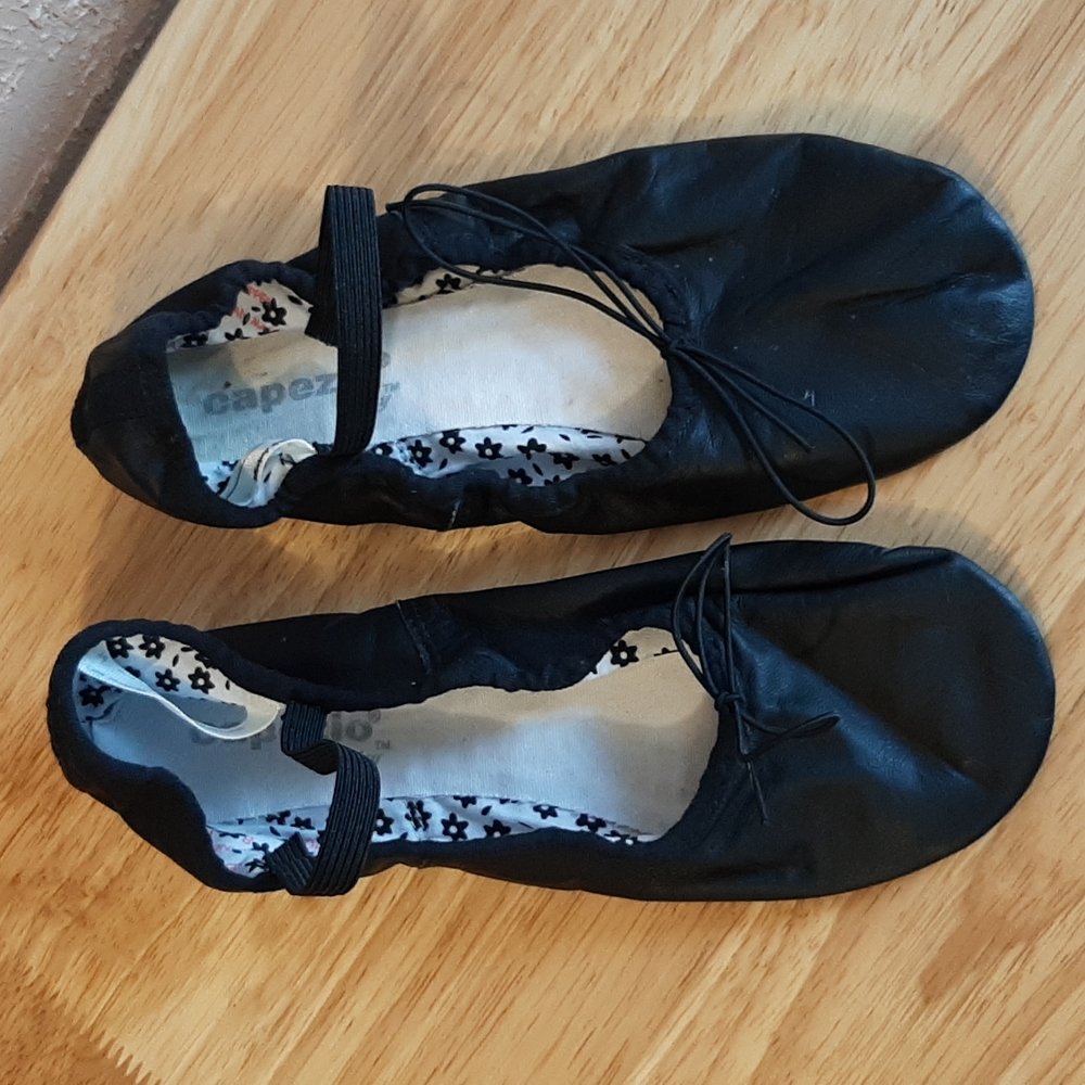 Capezio Daisy women's black leather ballet shoes Size 8 N